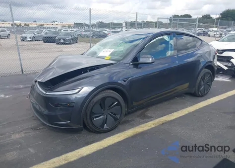 2026 Tesla Model Y Long Range Dual Motor All-Wheel Drive/Long Range Launch Series z USA, uszkodzony, nr VIN 7SAYGDEE7TA393964